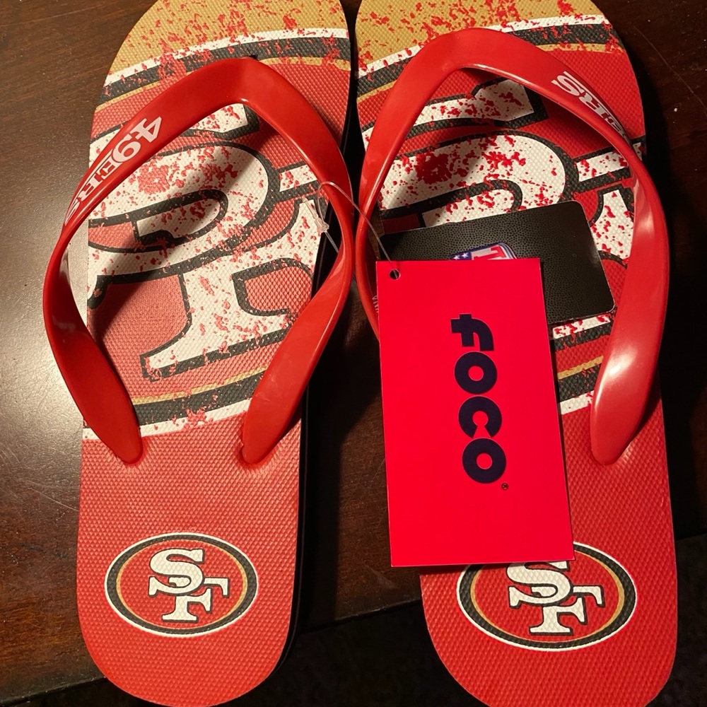 NWT San Francisco 49ers flip flops size small